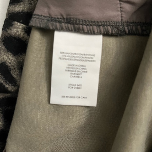 Cabi size 8 cheetah animal print stretch pocket exposed zipper skirt - Picture 6 of 6